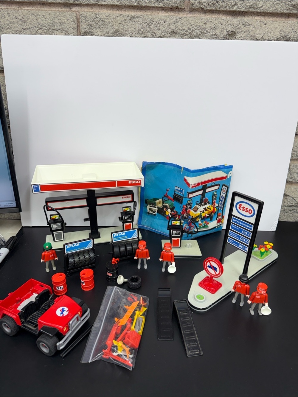 Esso Kids Gas Station Playset – Red and White Service Set